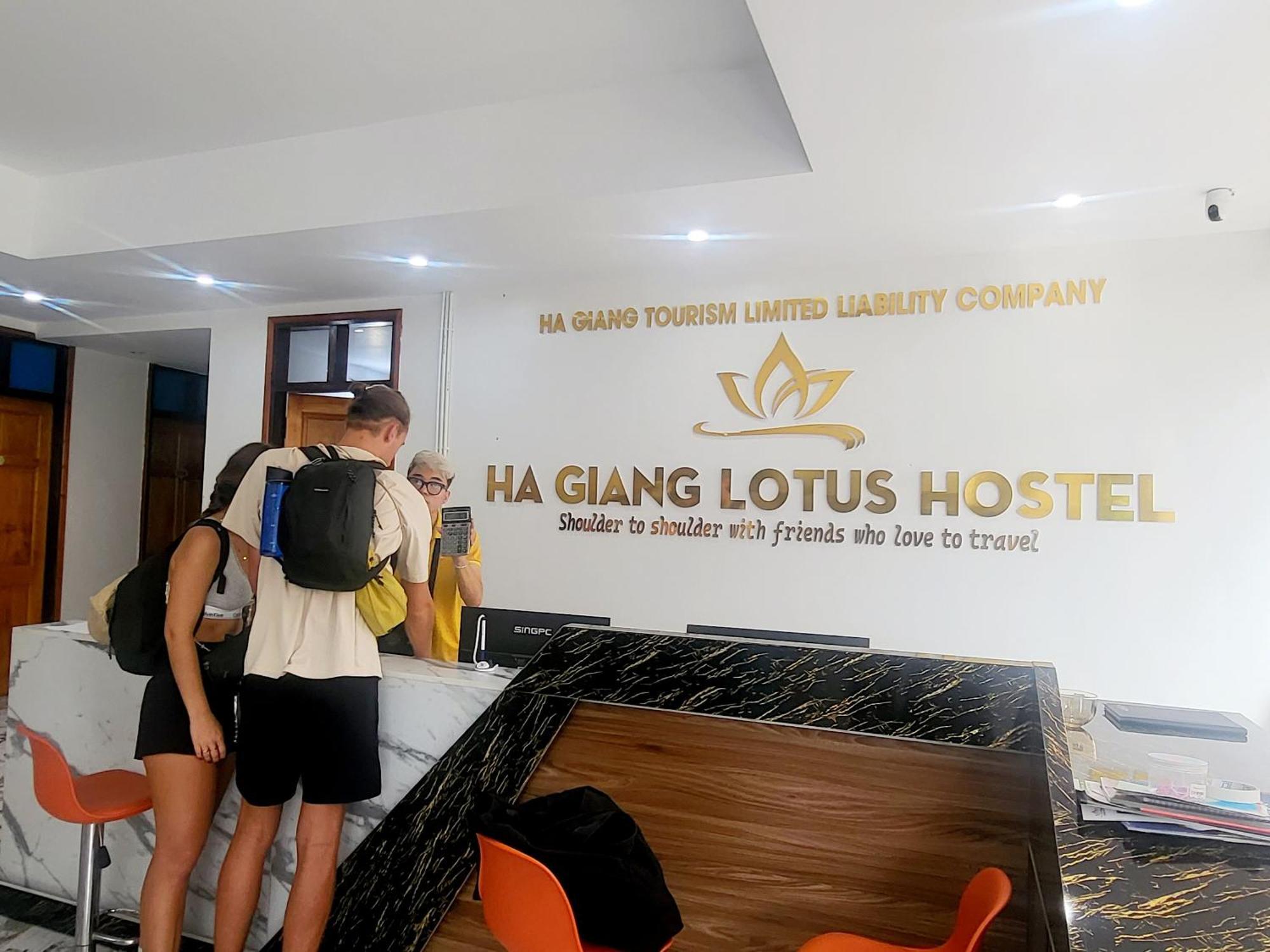 Ha Giang Lotus Hostel Motorbikes Tours Екстер'єр фото