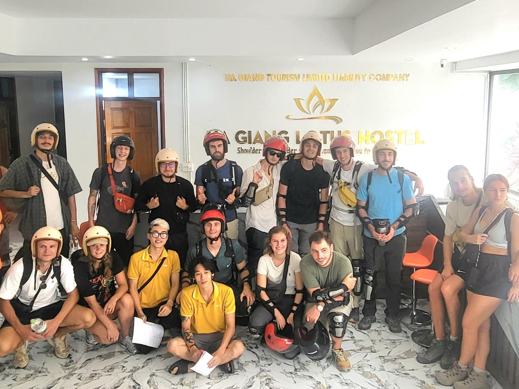 Ha Giang Lotus Hostel Motorbikes Tours Екстер'єр фото