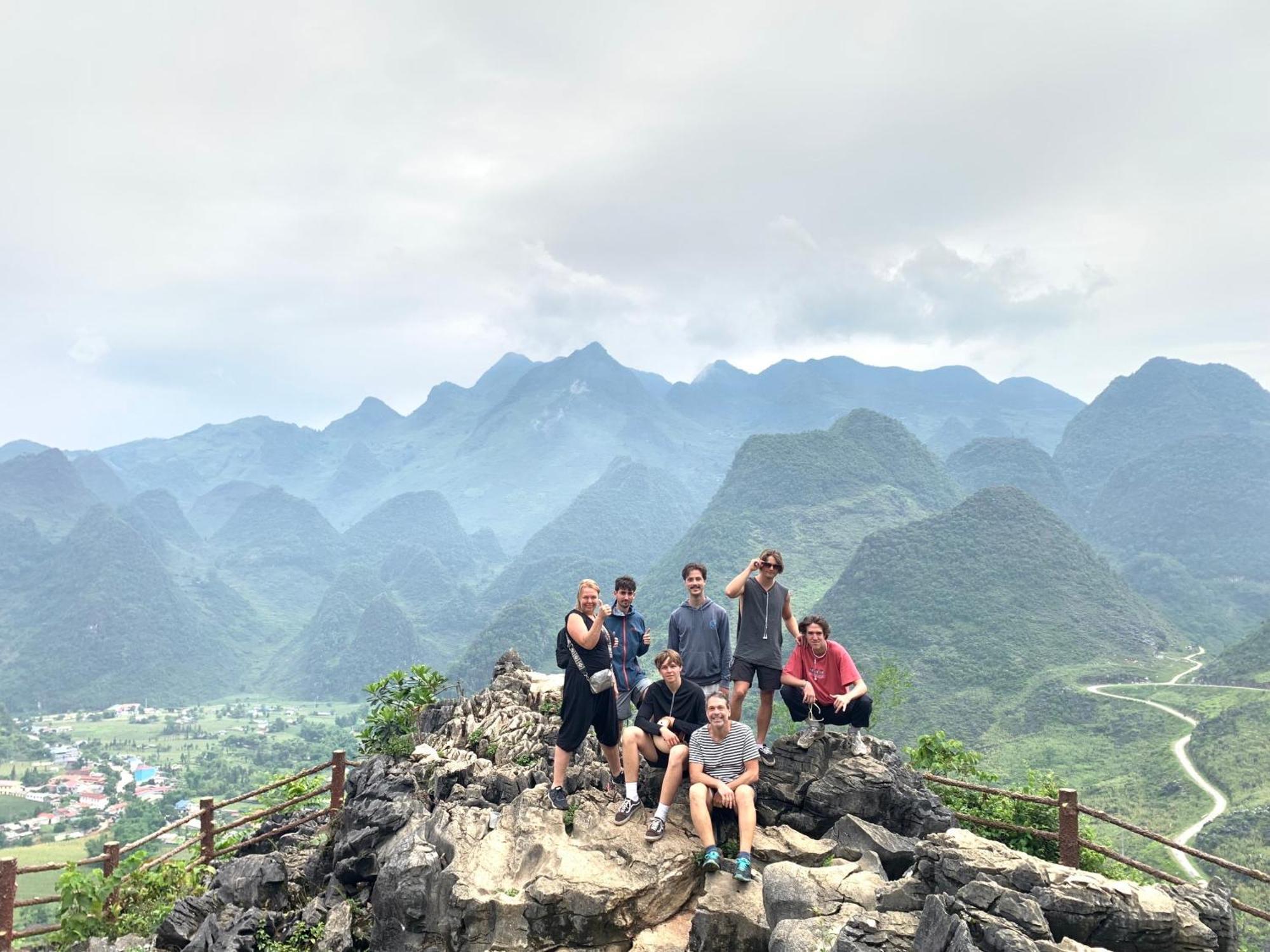 Ha Giang Lotus Hostel Motorbikes Tours Екстер'єр фото