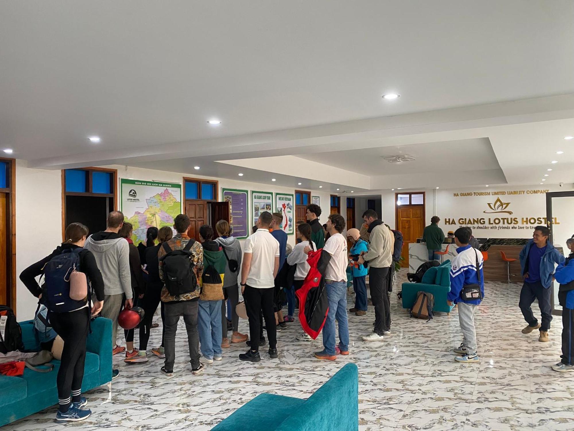 Ha Giang Lotus Hostel Motorbikes Tours Екстер'єр фото
