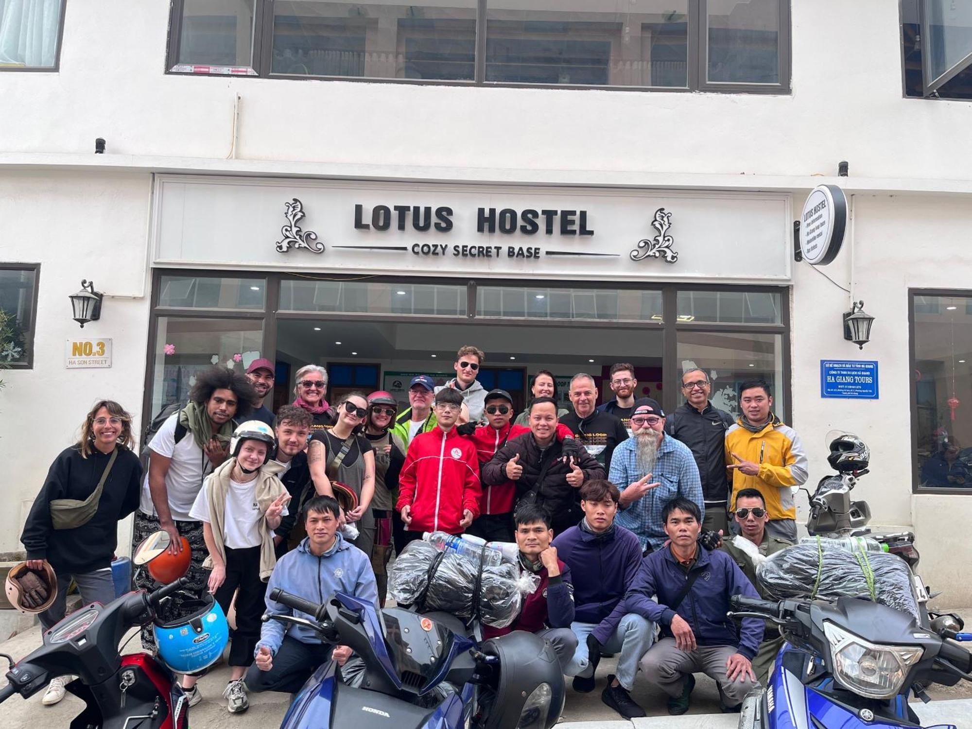 Ha Giang Lotus Hostel Motorbikes Tours Екстер'єр фото